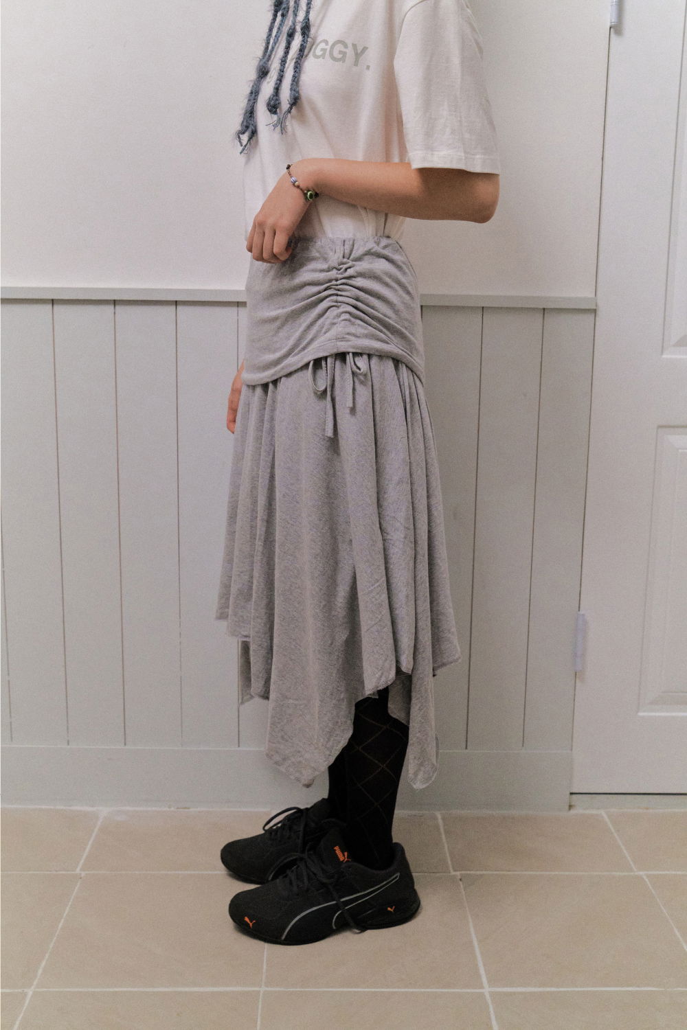 치마 모델 착용 이미지-S1L10