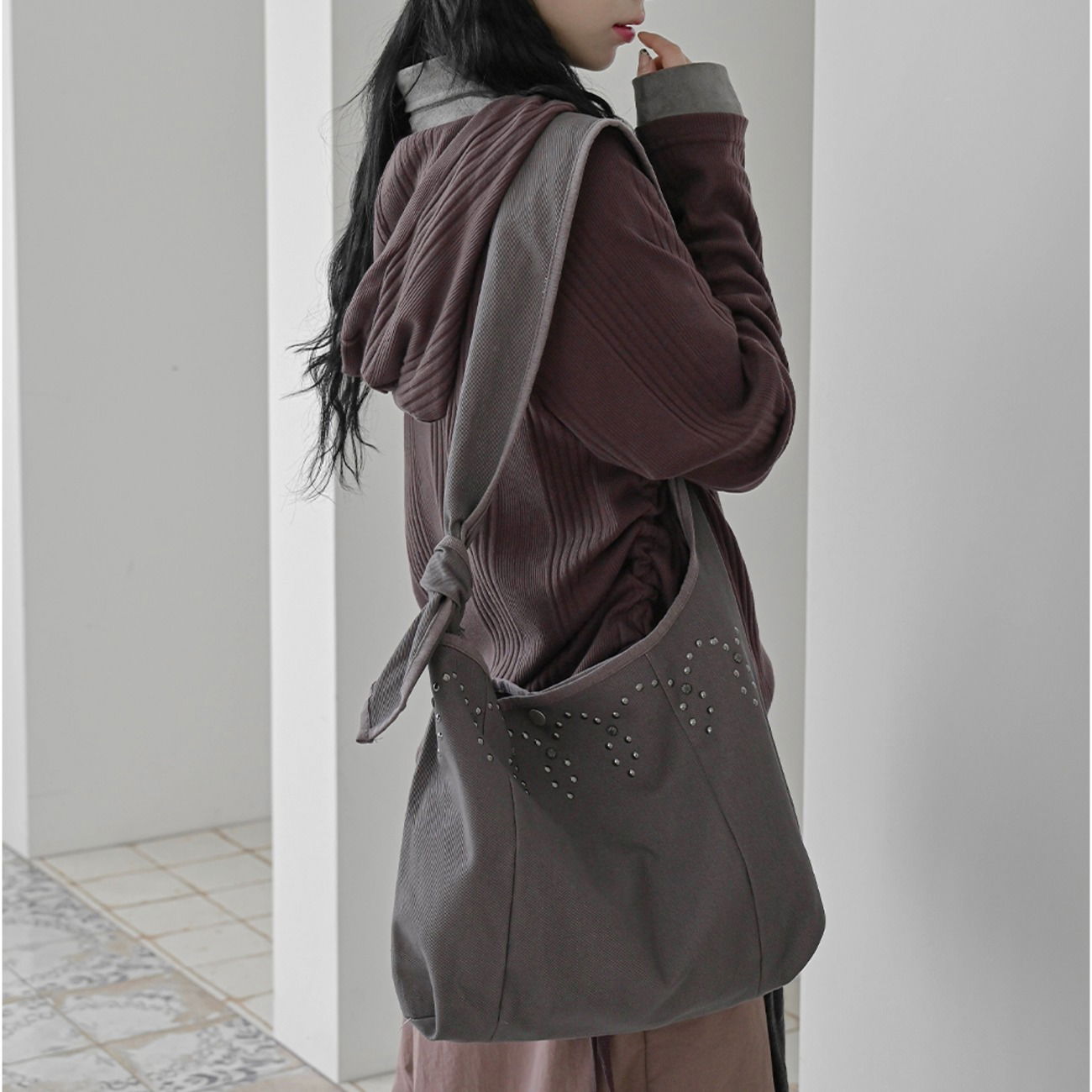 셋츠 스터드 크로스백