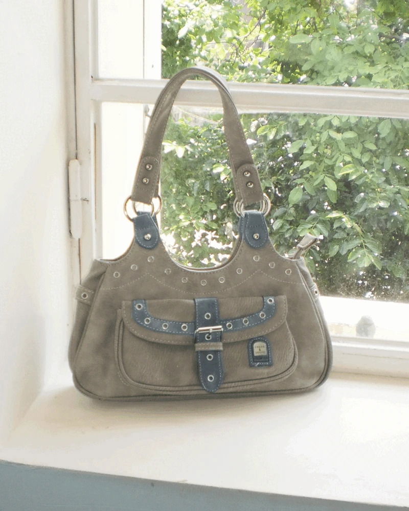 Chaper Rivet Buckle Belt Leather Shoulder Bag 肩背包