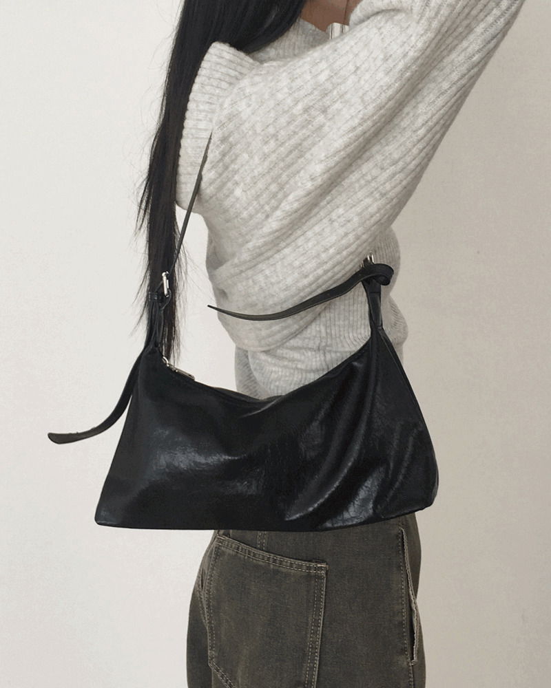 ライトレザーバゲットショルダーバッグ