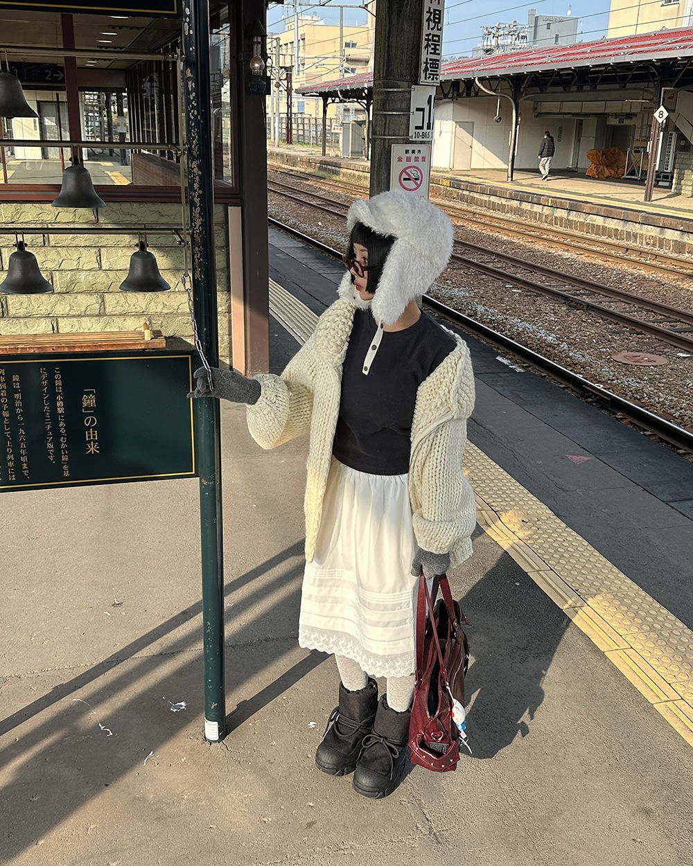 긴팔 티셔츠 모델 착용 이미지-S1L105