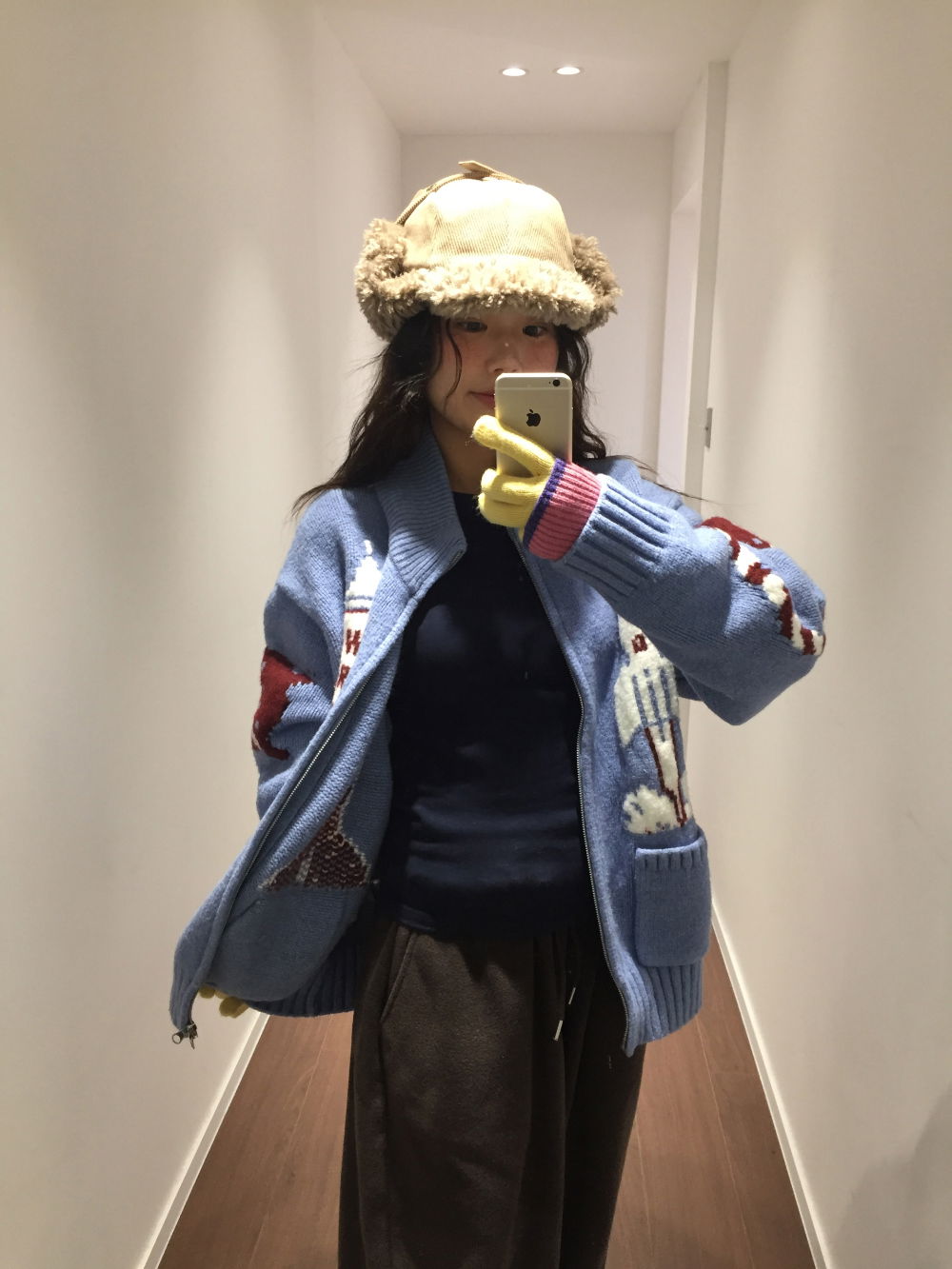 긴팔 티셔츠 모델 착용 이미지-S1L8