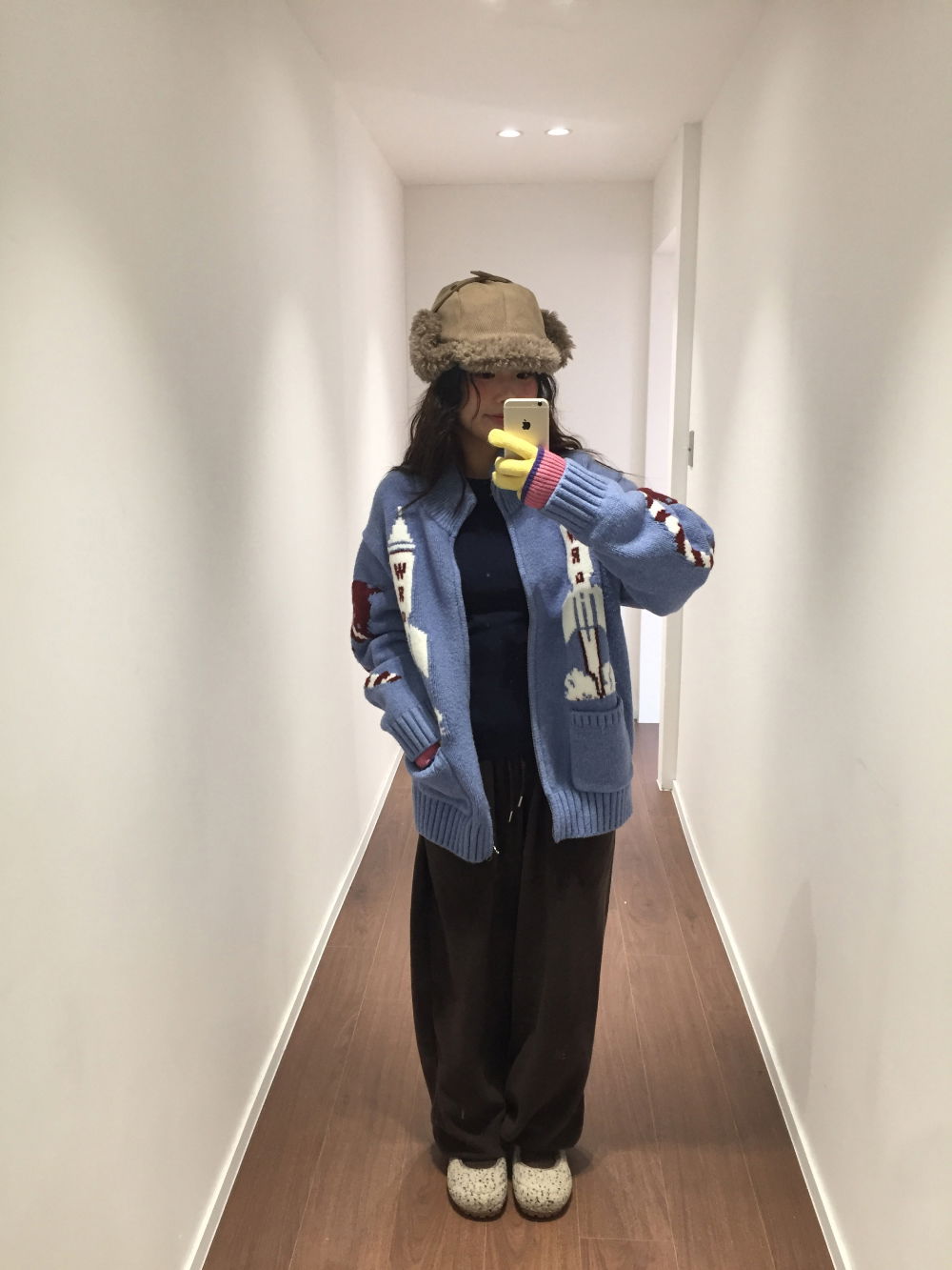 긴팔 티셔츠 모델 착용 이미지-S1L7