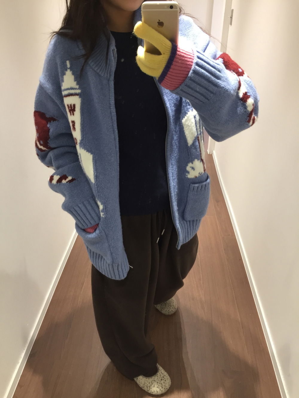 긴팔 티셔츠 모델 착용 이미지-S1L10