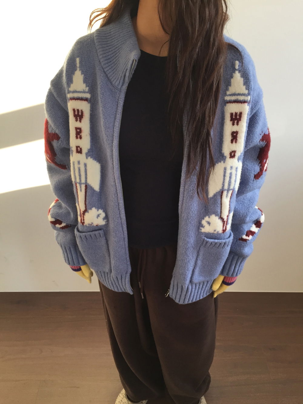 긴팔 티셔츠 모델 착용 이미지-S1L18