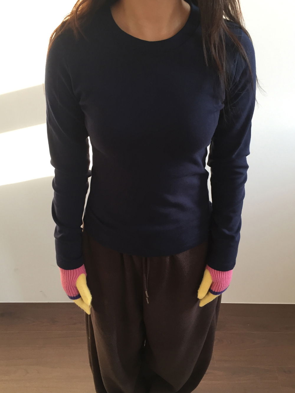 긴팔 티셔츠 모델 착용 이미지-S1L25