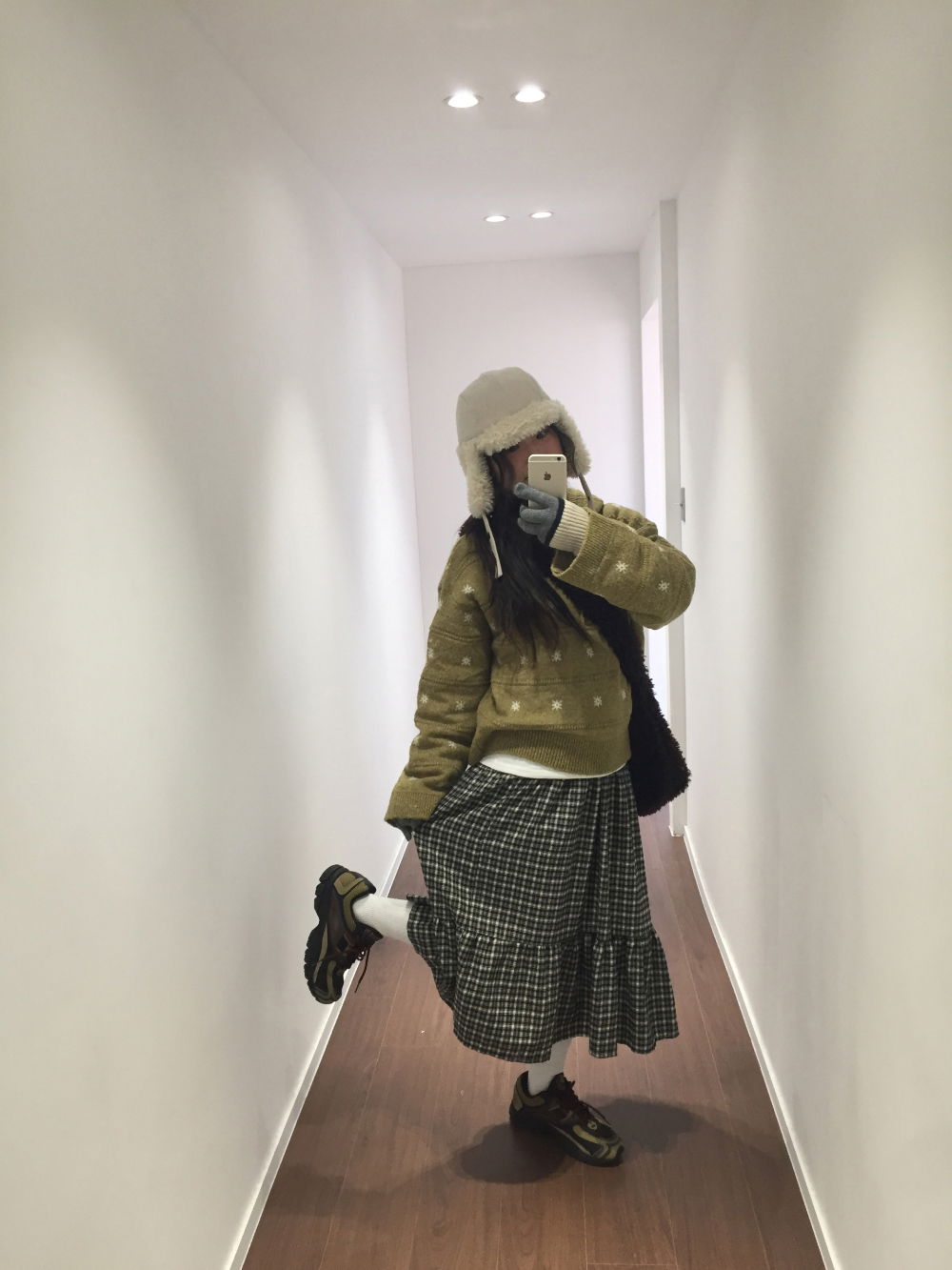 긴팔 티셔츠 모델 착용 이미지-S1L51