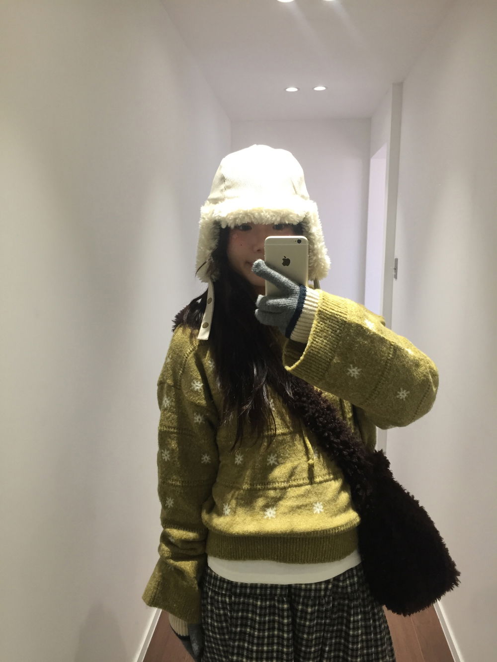 긴팔 티셔츠 모델 착용 이미지-S1L41