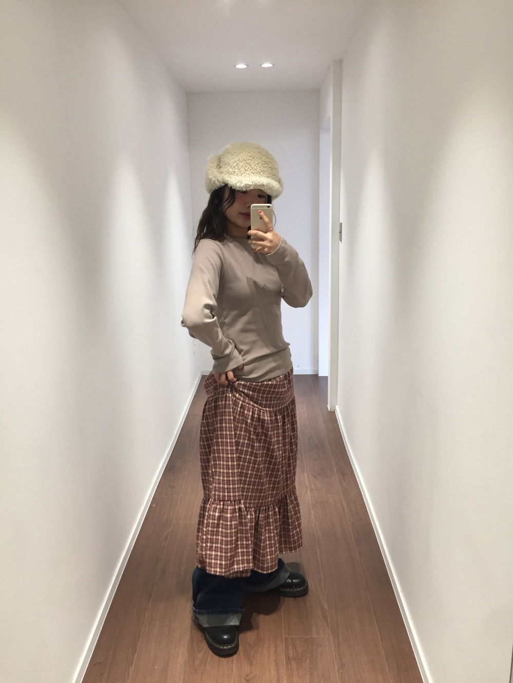 긴팔 티셔츠 모델 착용 이미지-S1L56