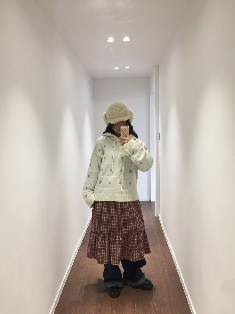 긴팔 티셔츠 모델 착용 이미지-S1L62