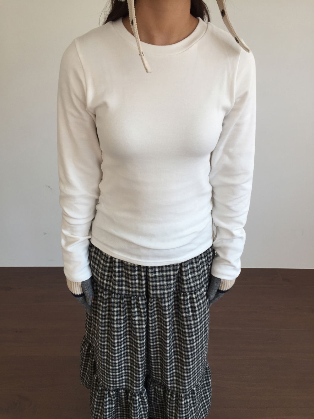 긴팔 티셔츠 모델 착용 이미지-S1L35