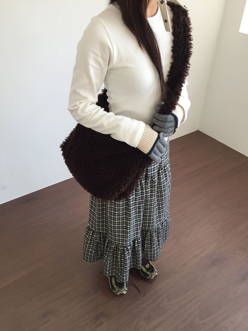 긴팔 티셔츠 모델 착용 이미지-S1L31