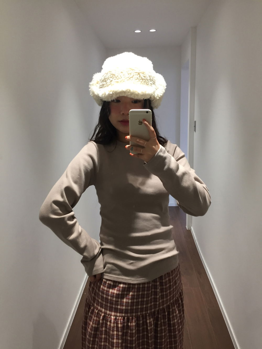 긴팔 티셔츠 모델 착용 이미지-S1L58