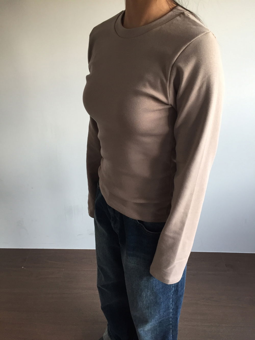 긴팔 티셔츠 모델 착용 이미지-S1L39