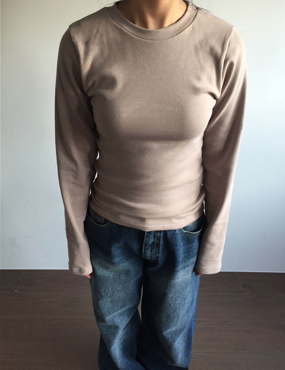 긴팔 티셔츠 모델 착용 이미지-S1L38