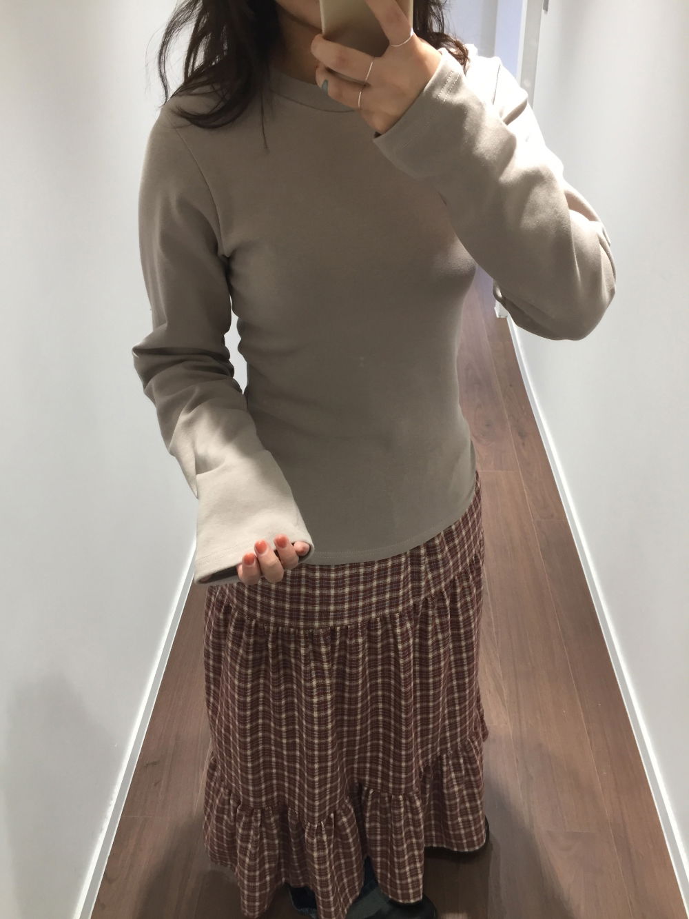 긴팔 티셔츠 모델 착용 이미지-S1L59