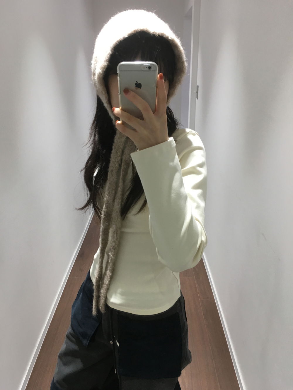 긴팔 티셔츠 모델 착용 이미지-S5L3