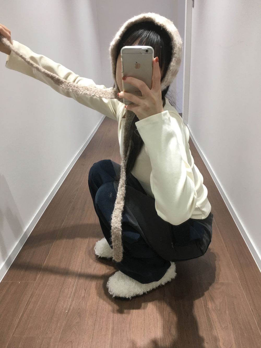 긴팔 티셔츠 모델 착용 이미지-S5L6