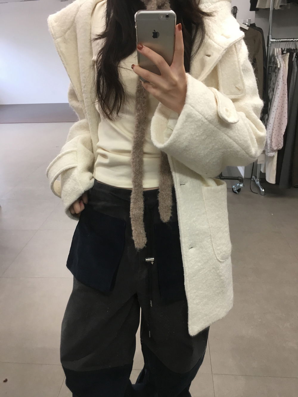 긴팔 티셔츠 모델 착용 이미지-S6L2