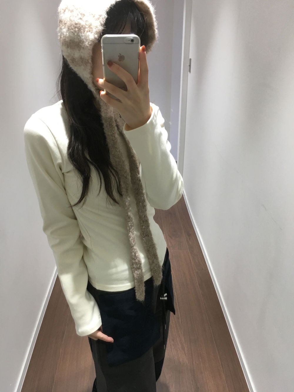 긴팔 티셔츠 모델 착용 이미지-S5L4