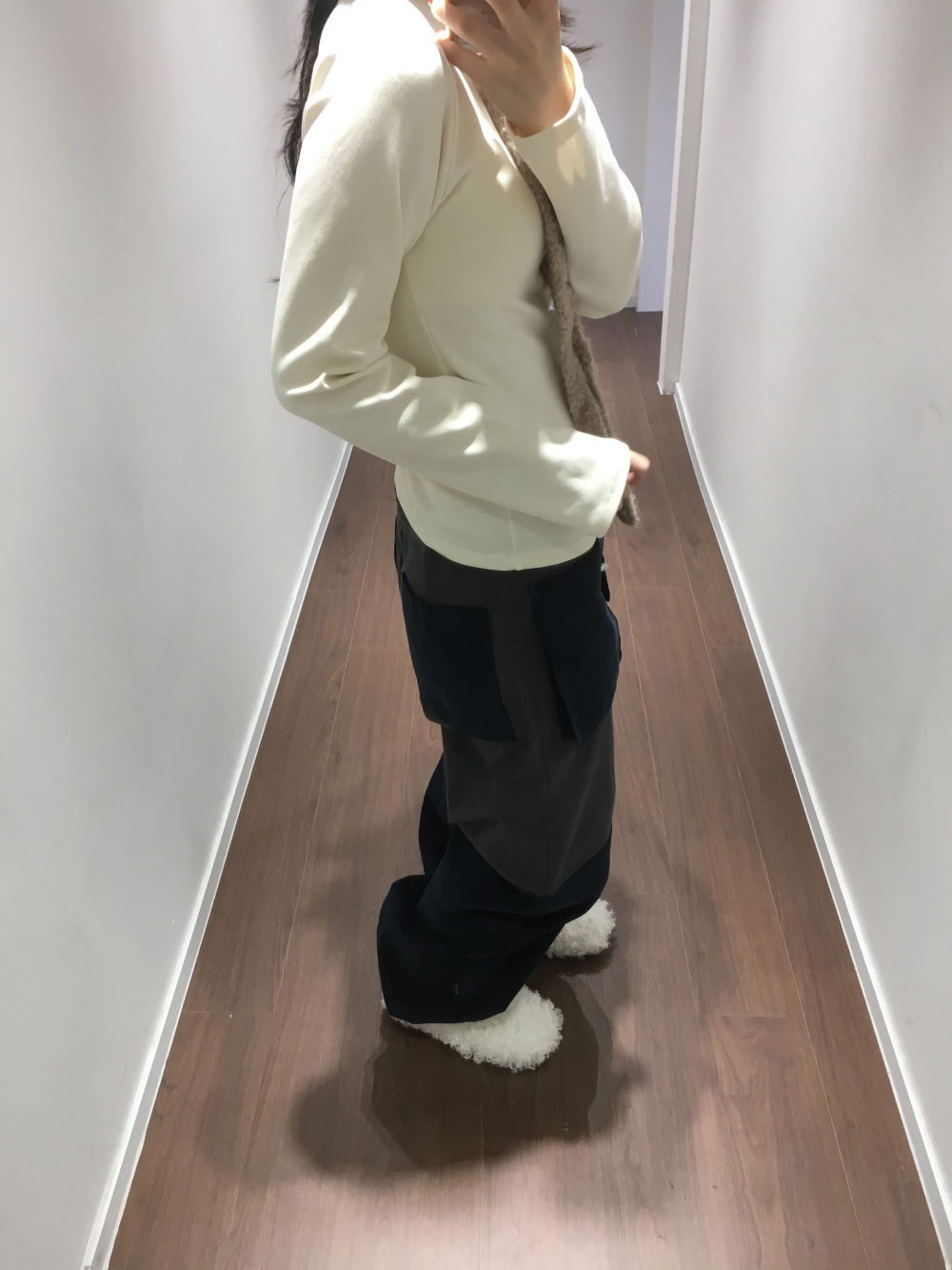 긴팔 티셔츠 모델 착용 이미지-S5L5