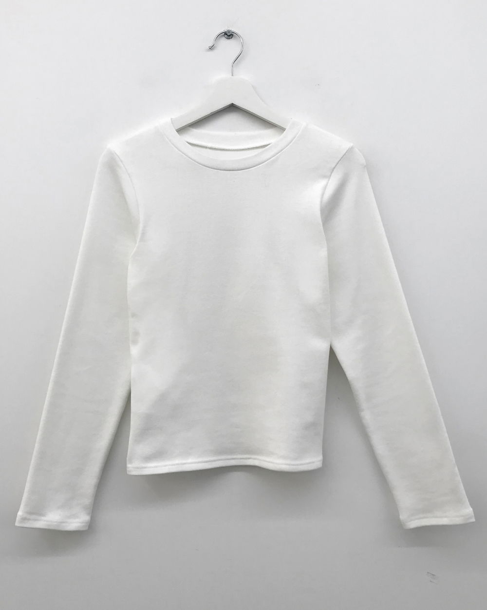 긴팔 티셔츠 화이트 색상 이미지-S2L8