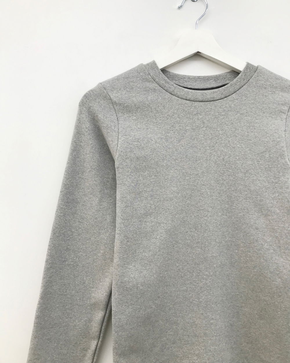 긴팔 티셔츠 그레이 색상 이미지-S2L3