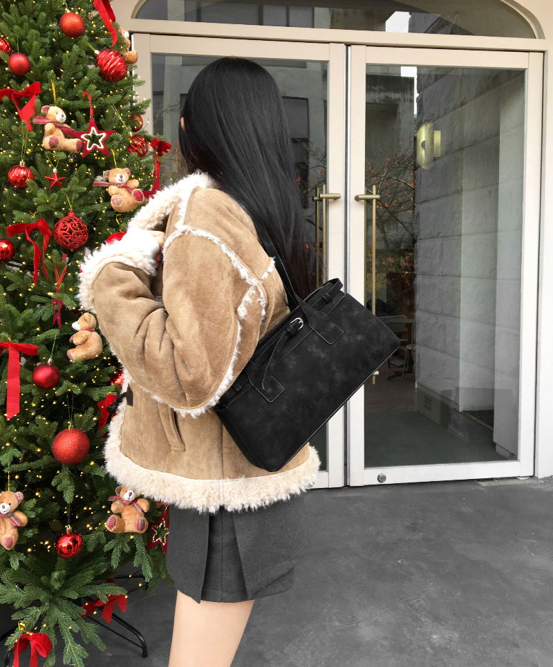 가방 모델 착용 이미지-S1L20