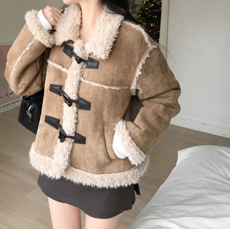 가방 모델 착용 이미지-S1L9