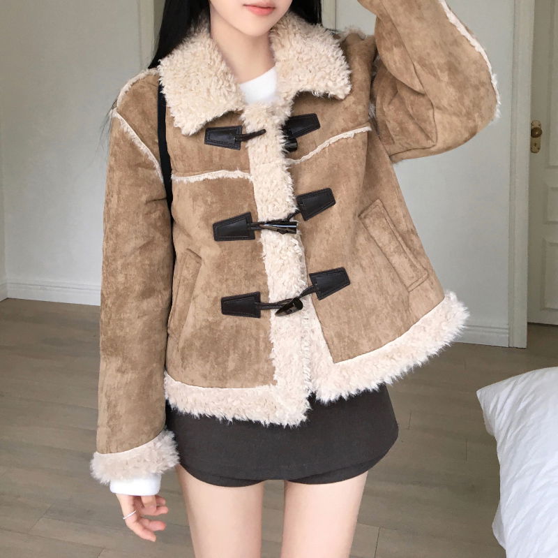 가방 모델 착용 이미지-S1L7