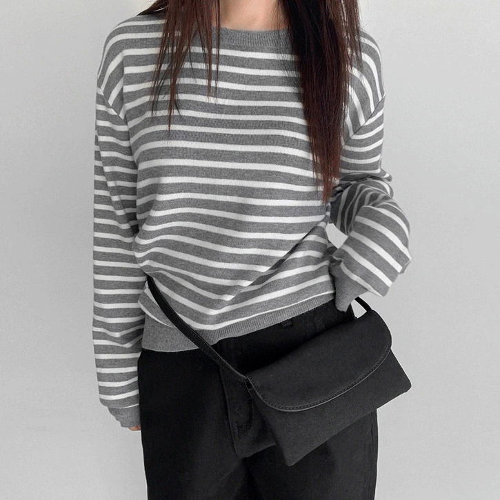 素色圓領寬鬆長袖針織上衣