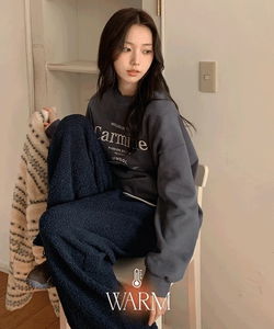 Carmine Woolen Loose-fit round lettering Sweatshirt - 4 colors