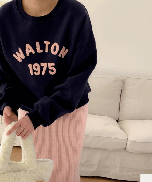 Ilguchilo Woolen Semi-Crop Sweatshirt P000BOBS 长袖上衣