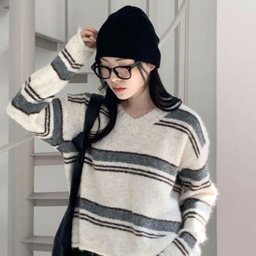 Cozy V-Neck Knitwear