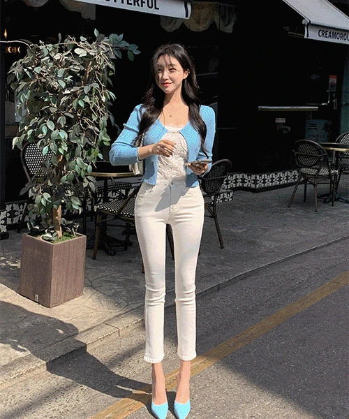 休閒白色長版直筒牛仔褲-隱形腰頭設計