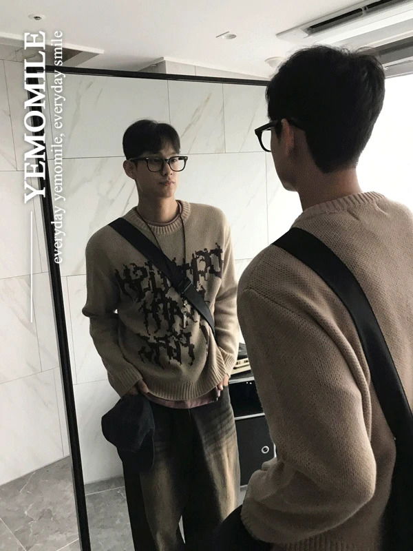 라운드 레터링 오버핏 니트