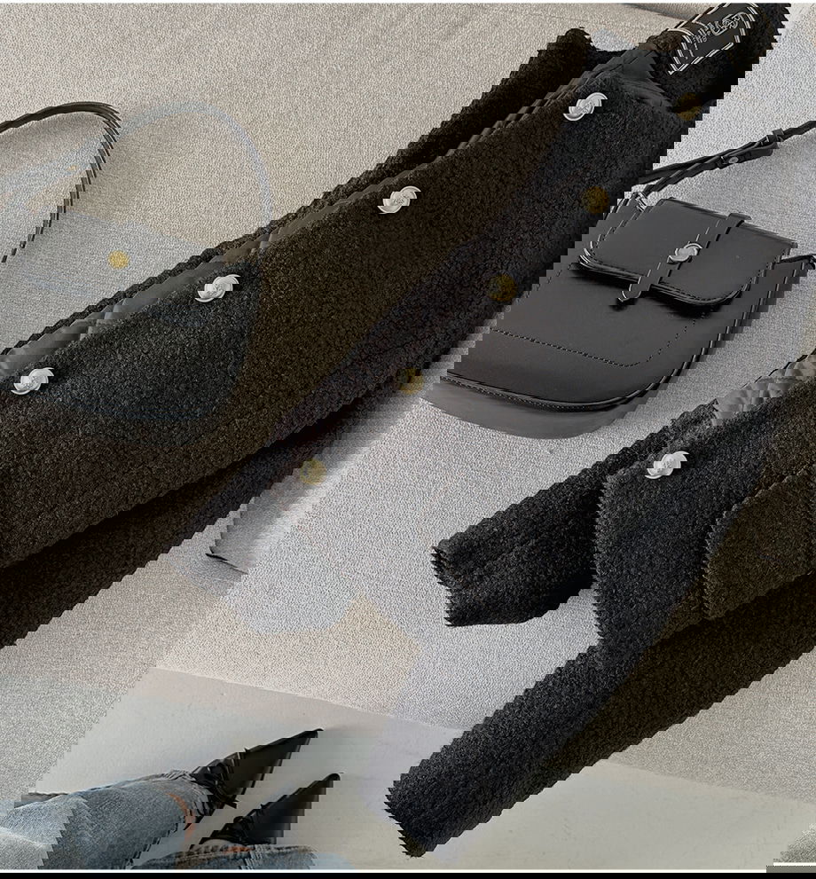 리리앤코 라플레쥬 부클 골드버튼 자켓