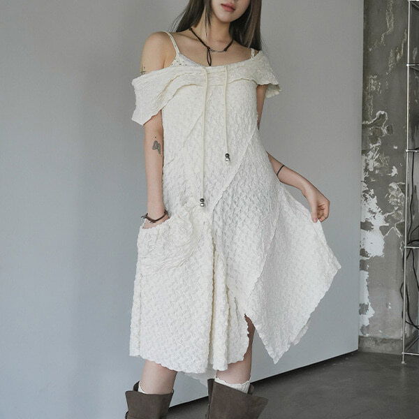 テイブンオフショルダーアシンメトリーワンピース