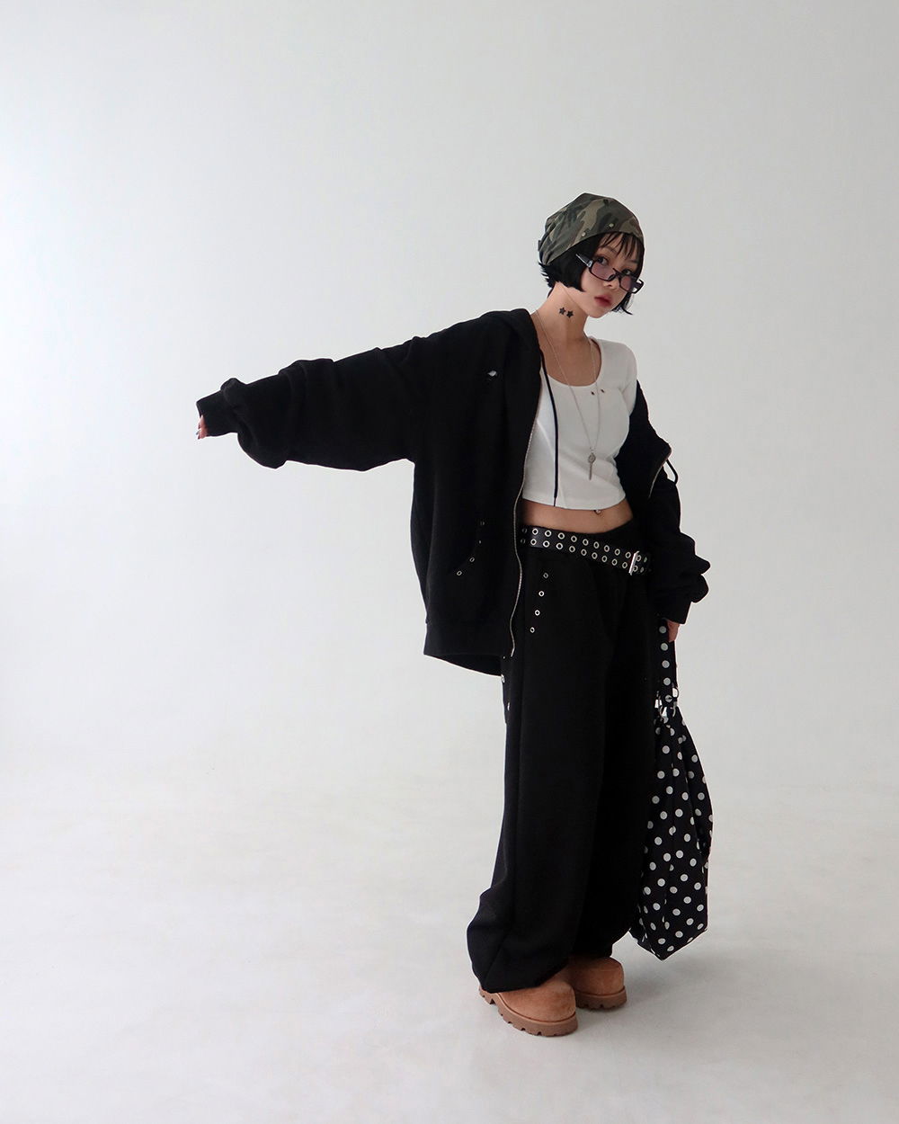 바지 모델 착용 이미지-S1L63