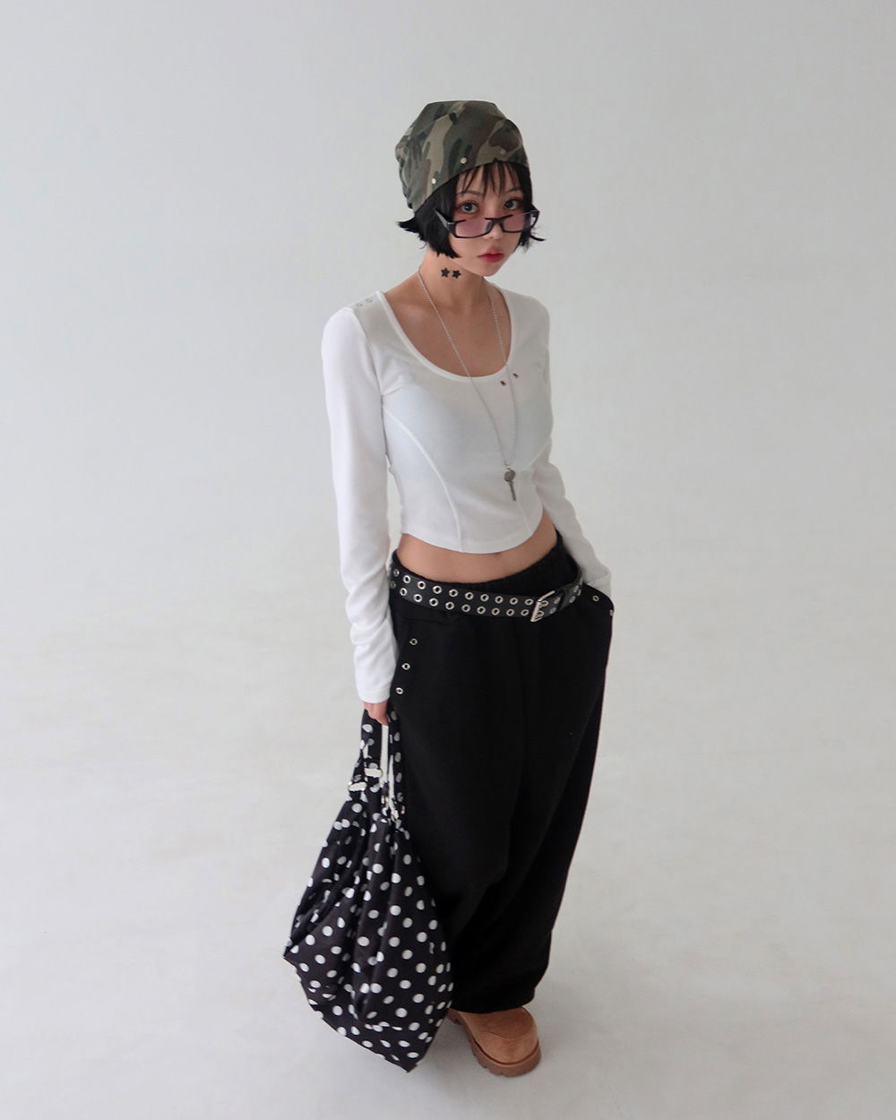 바지 모델 착용 이미지-S1L74