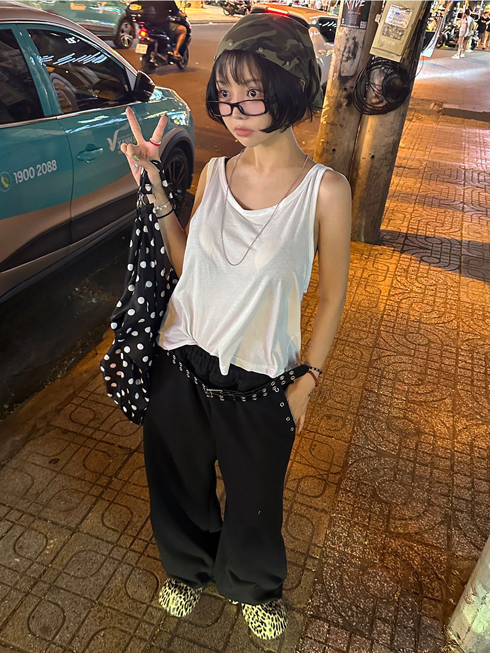 바지 모델 착용 이미지-S1L85