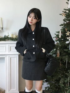 Serine wool mini skirt