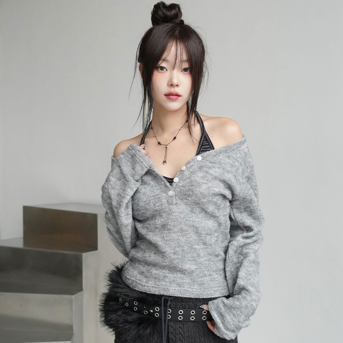 單排釦露肩針織長袖上衣