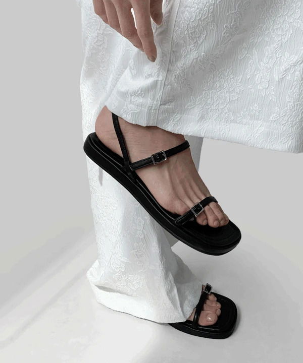 Ronteni Buckle Strap Sandals