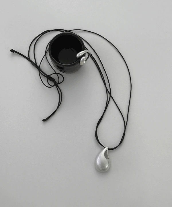 ベレットボールドネックレス