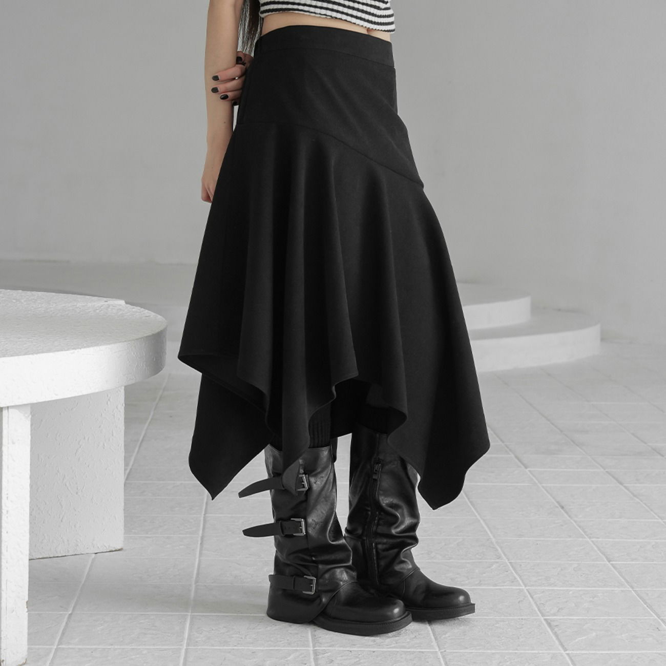 不規則剪裁荷葉擺窄裙