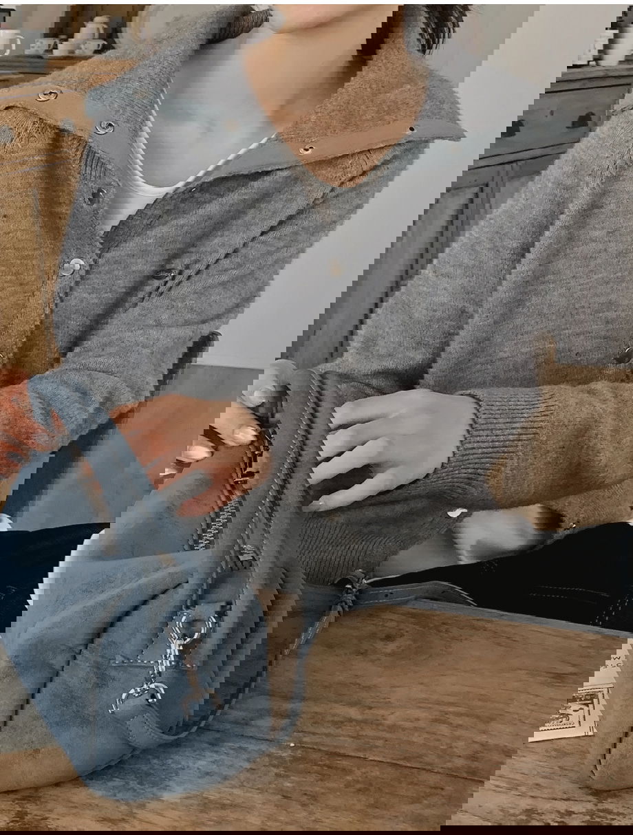 히티브오 하이넥 펜던트 니트 가디건