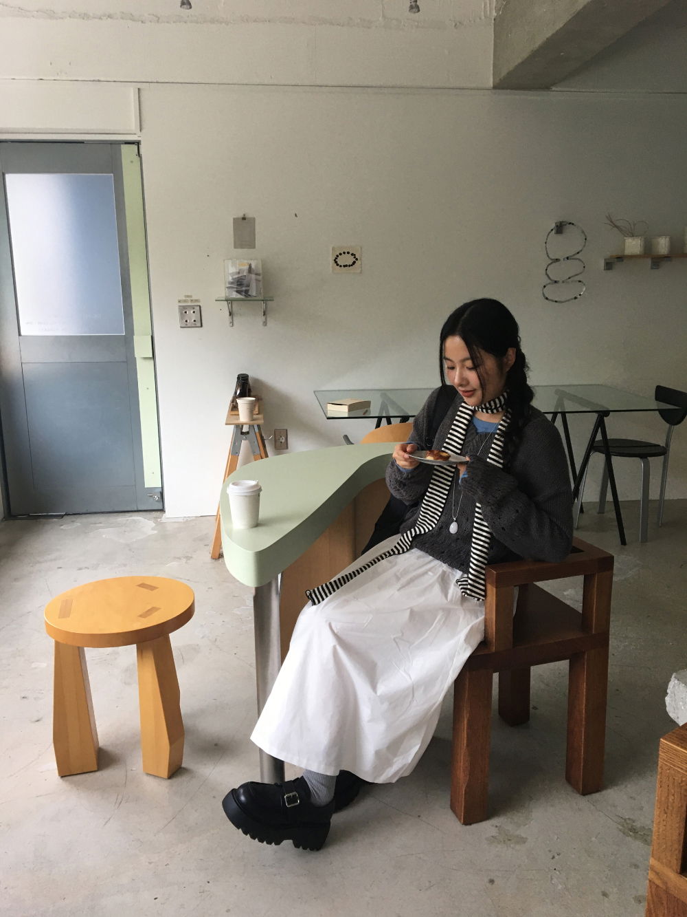 치마 모델 착용 이미지-S1L11