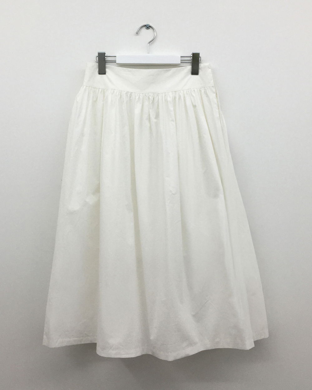 치마 화이트 색상 이미지-S2L4