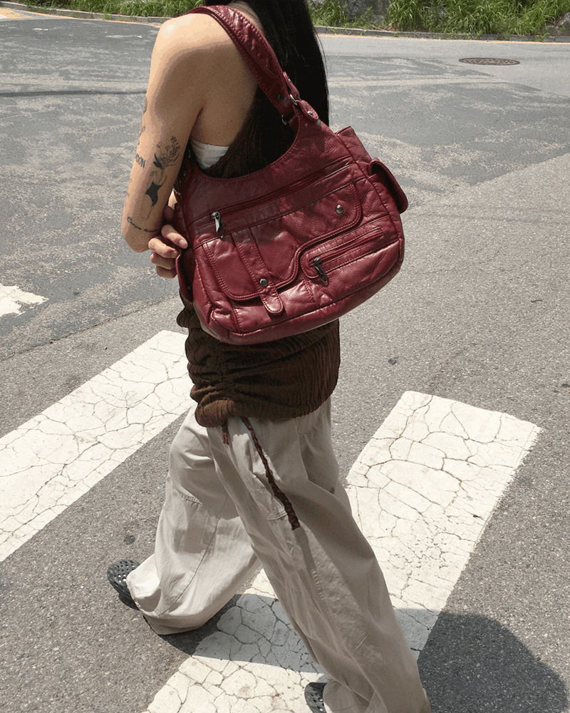 復古風皮革飾扣肩背包